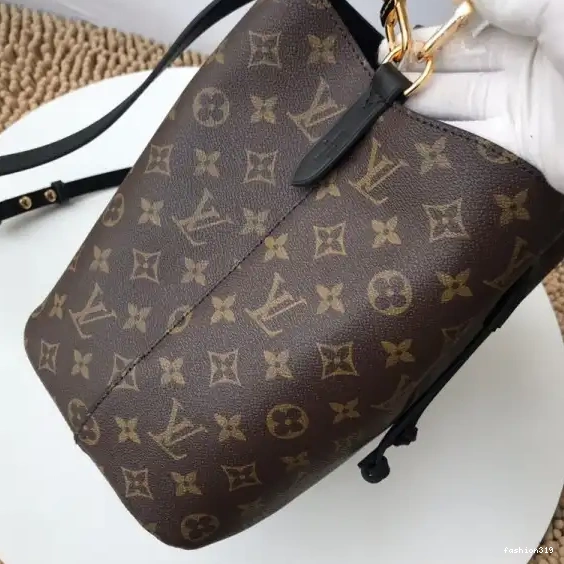VUITTON NÉONOÉ LOUIS 0427
